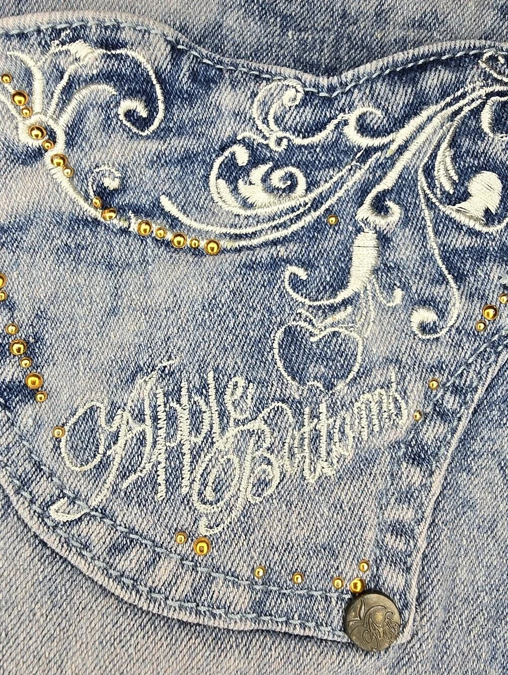 ​VINTAGE Y2K APPLE BOTTOMS EMBROIDERED DENIM SHORTS 3/4 Juniors
